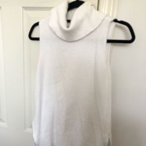Sleeveless turtle neck sweater